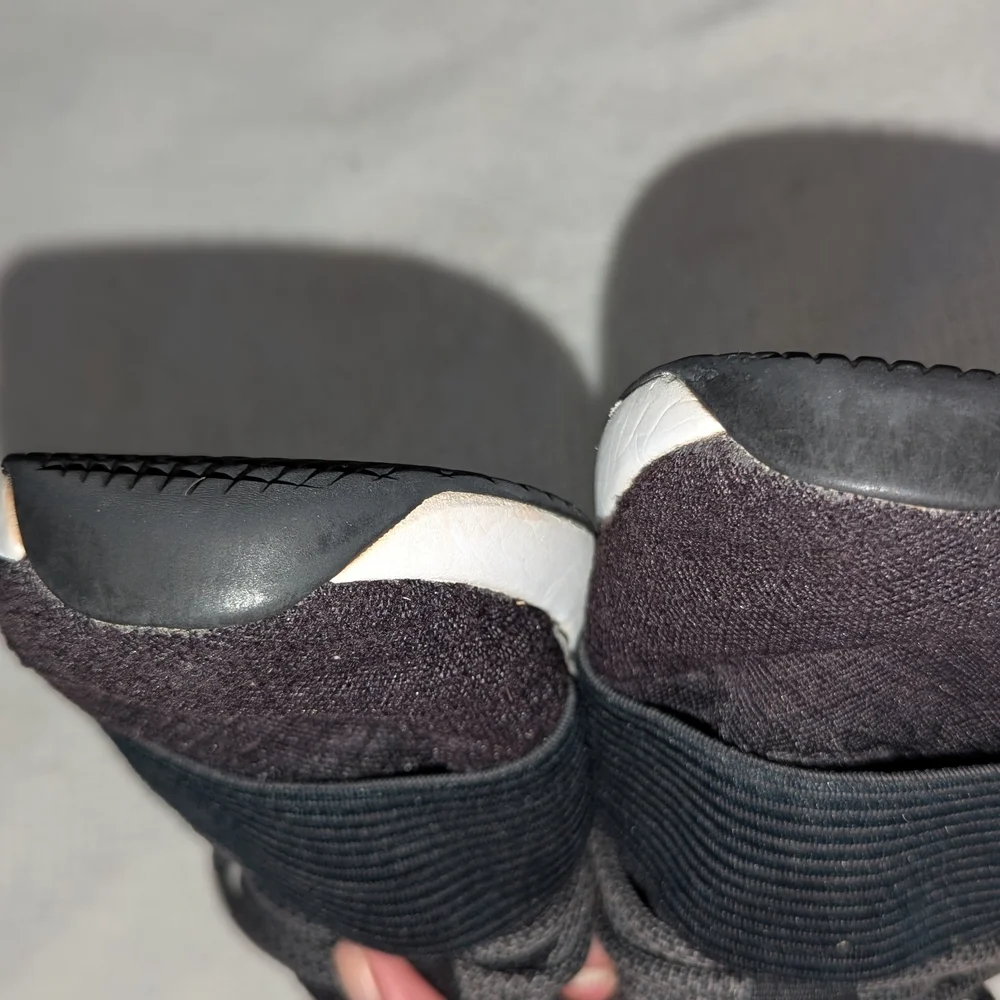 Under‎ Armour Black Athletic Shoes with Midfoot Strap